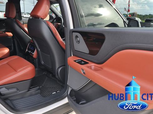 Used 2025 Lincoln Aviator Reserve w/ Illumination Package RWD image 15