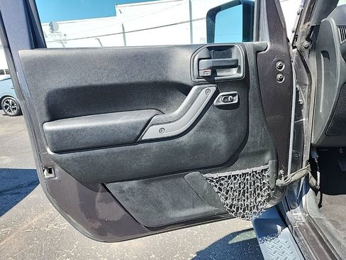 Used 2018 Jeep Wrangler Unlimited Sahara w/ Connectivity Group AWD/4WD image 20