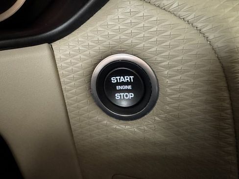 Used 2023 Land Rover Range Rover Velar S image 11