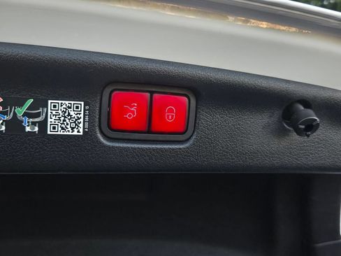 Used 2024 Mercedes-Benz C 300 4MATIC Sedan image 36