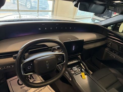 Used 2024 Lincoln Nautilus Reserve w/ Equipment Group 202A image 11