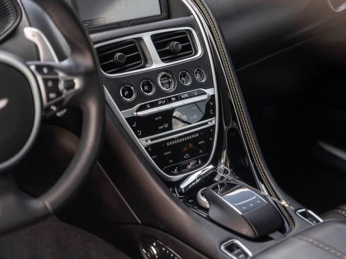 Used 2022 Aston Martin DB11 Volante RWD image 36