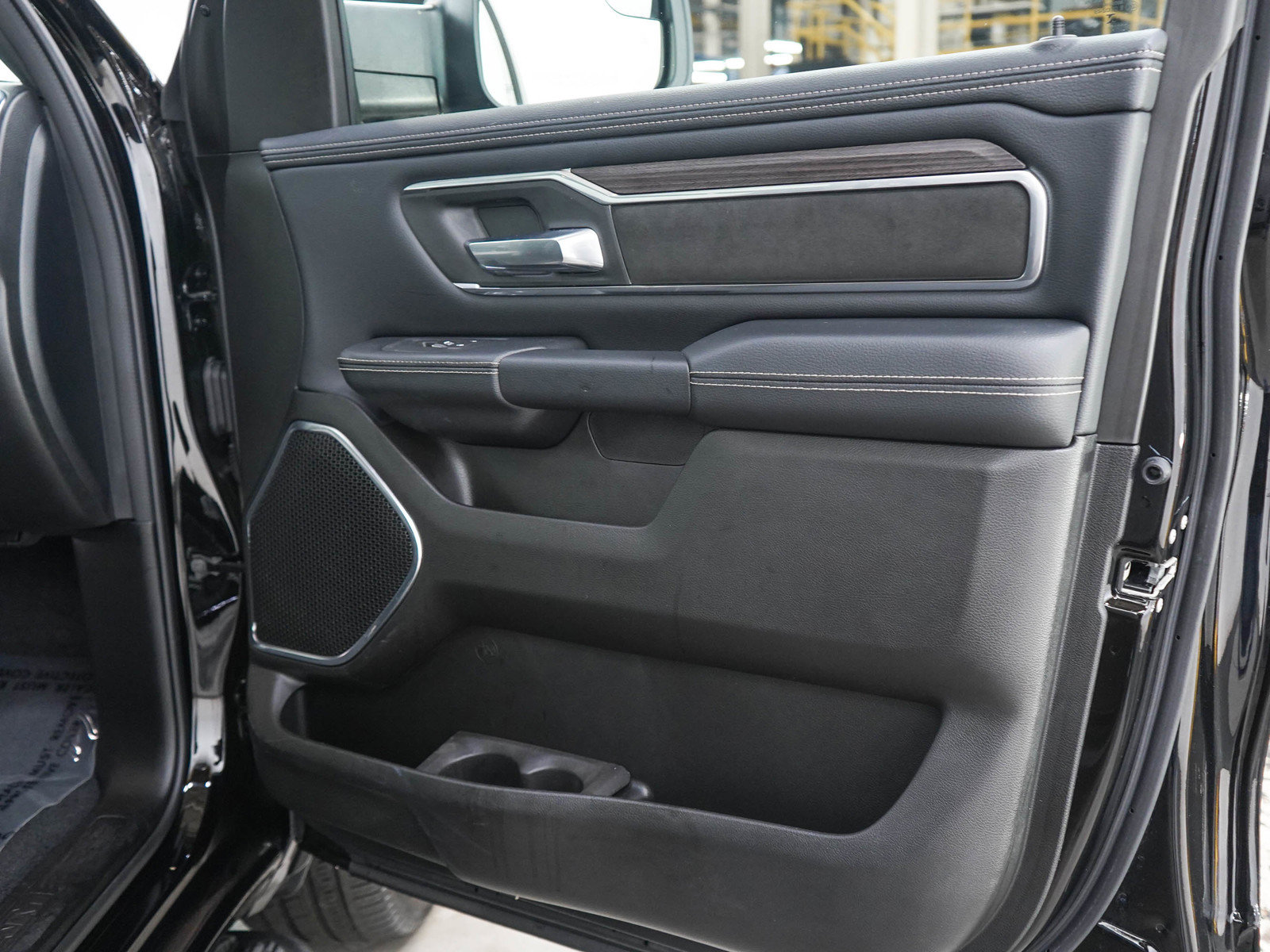 Used 2026 RAM 1500 Laramie w/ Night Edition AWD/4WD image 9