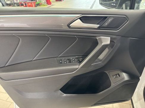 Certified 2022 Volkswagen Tiguan SE R-Line image 10