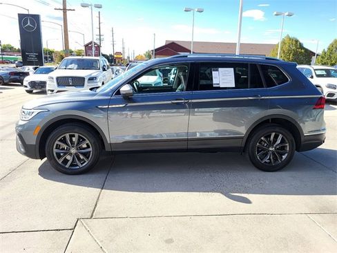 Used 2022 Volkswagen Tiguan SE w/ Panoramic Sunroof Package image 39