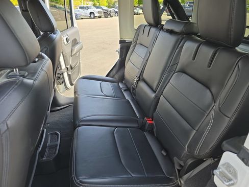 Used 2021 Jeep Wrangler Unlimited Sahara w/ Cold Weather Group AWD/4WD image 16