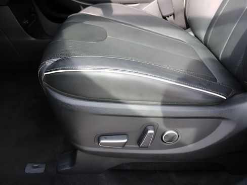 Used 2025 Hyundai Palisade SEL FWD image 13