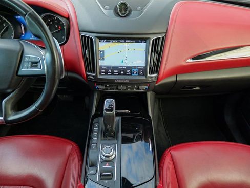 Used 2019 Maserati Levante image 43