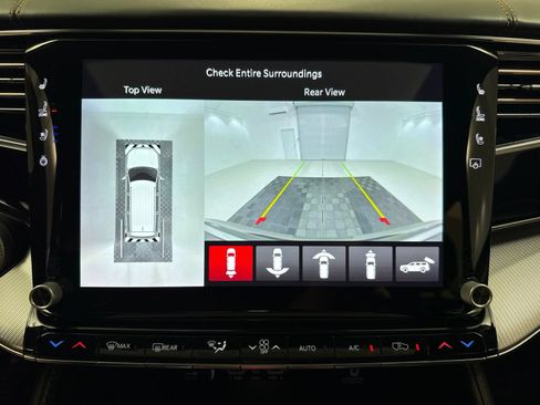 Used 2023 Jeep Grand Wagoneer Series III AWD/4WD image 18