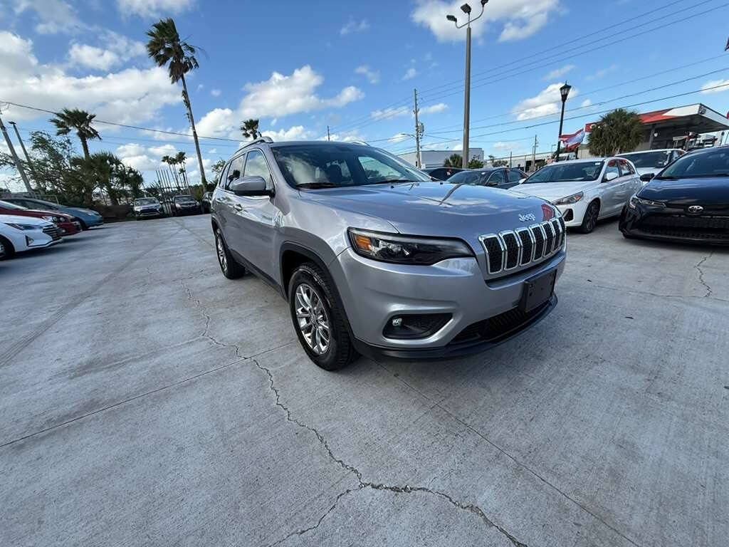 Used 2019 Jeep Cherokee Latitude Plus w/ Cold Weather Group AWD/4WD image 2
