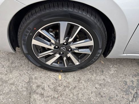 Used 2025 Nissan Versa SV FWD image 25