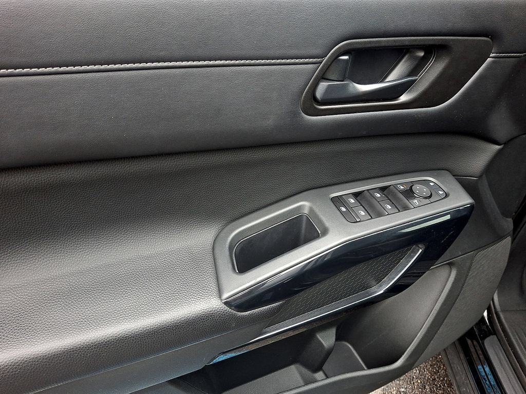 Used 2024 Nissan Pathfinder SV AWD/4WD image 14