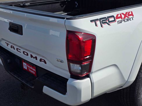 Used 2019 Toyota Tacoma TRD Sport AWD/4WD image 15