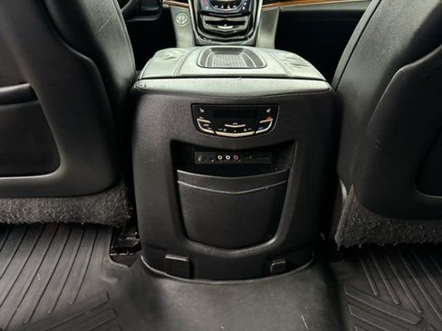 Used 2016 Cadillac Escalade Luxury image 27