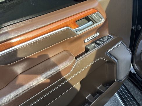 Used 2022 GMC Sierra 1500 Denali w/ Denali Reserve Package image 13