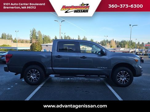 Used 2022 Nissan Titan SV w/ Accessory Utility Package image 6