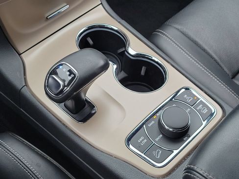 Used 2014 Jeep Grand Cherokee Overland AWD/4WD image 20