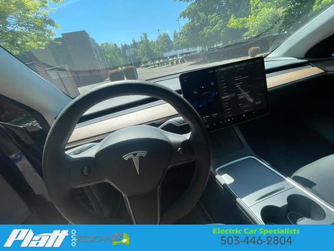 Used 2024 Tesla Model Y Long Range RWD image 38