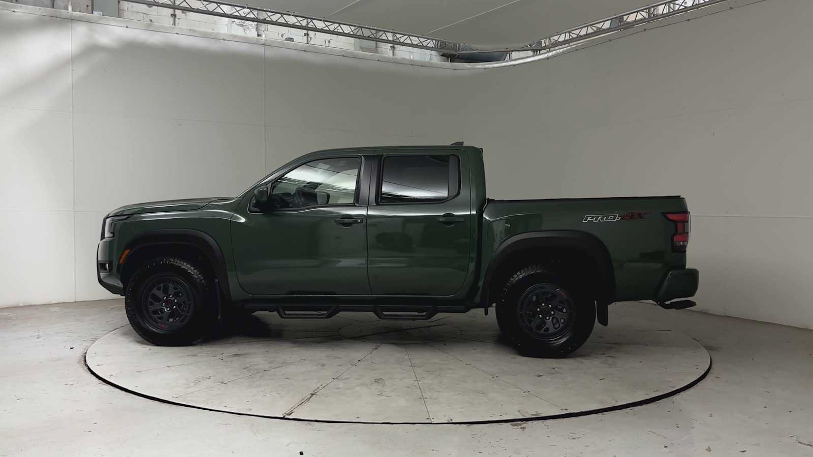 Used 2026 Nissan Frontier PRO-4X w/ Tow Package AWD/4WD image 6
