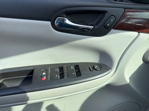 Used 2006 Chevrolet Impala LT FWD image 15