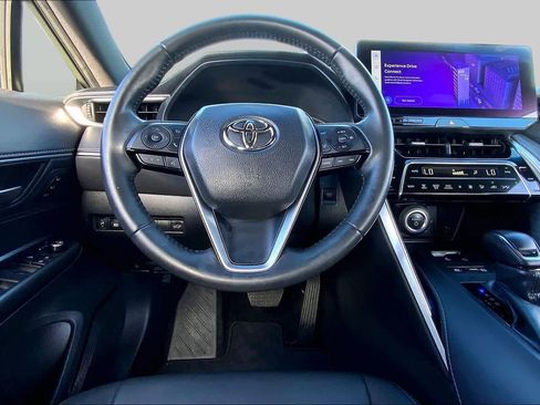 Used 2024 Toyota Venza XLE AWD/4WD image 6