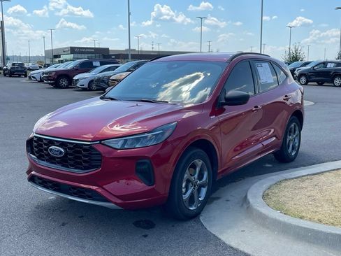 Used 2024 Ford Escape ST-Line w/ Tech Pack #1 AWD/4WD image 3