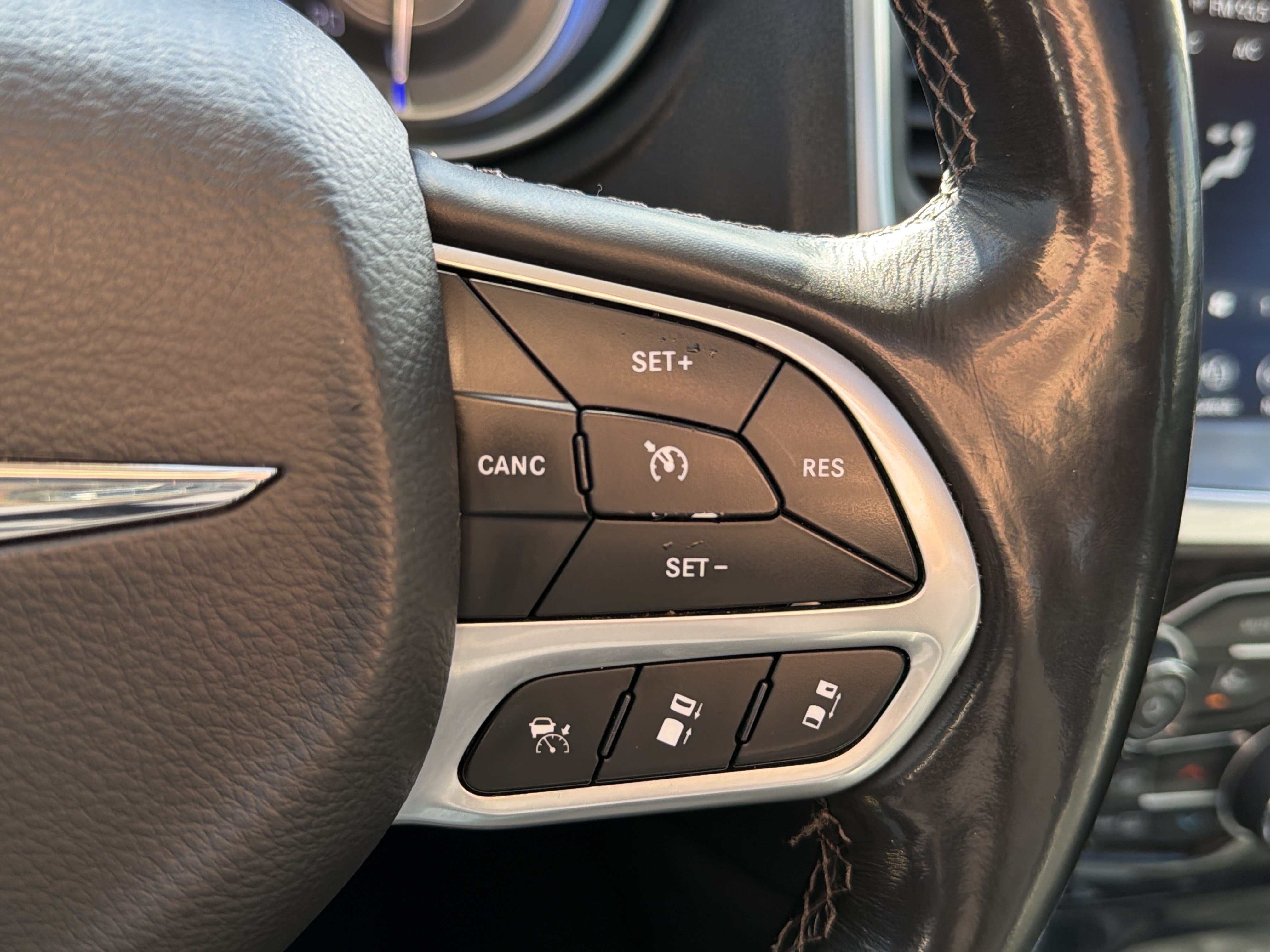 Used 2021 Chrysler 300 Touring L AWD/4WD image 17
