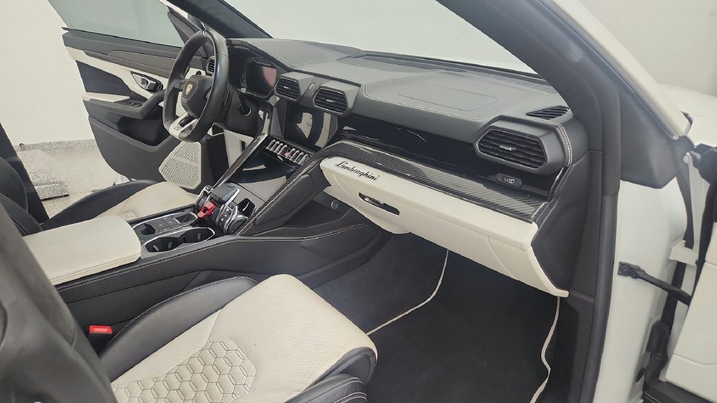 Used 2019 Lamborghini Urus AWD/4WD image 41