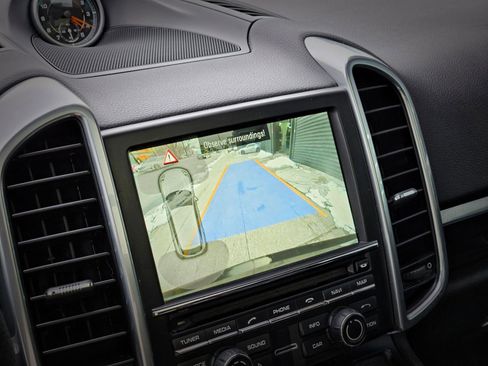 Used 2016 Porsche Cayenne AWD/4WD image 18