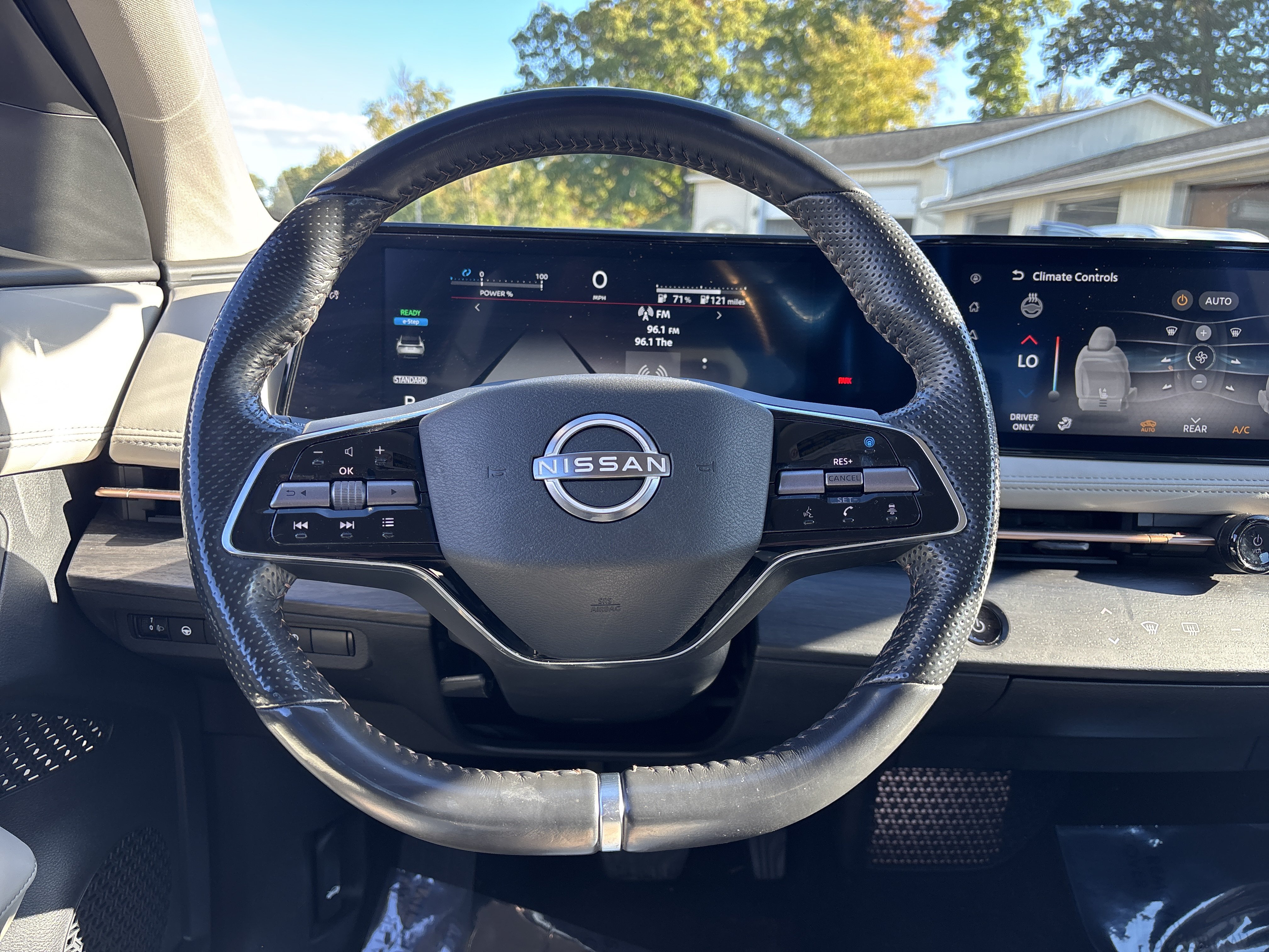 Used 2023 Nissan Ariya AWD image 26
