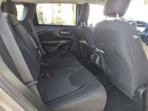 Used 2019 Jeep Cherokee Latitude w/ Popular Appearance Group FWD image 30