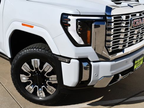 New 2026 GMC Sierra 2500 Denali w/ Denali Reserve Package image 3