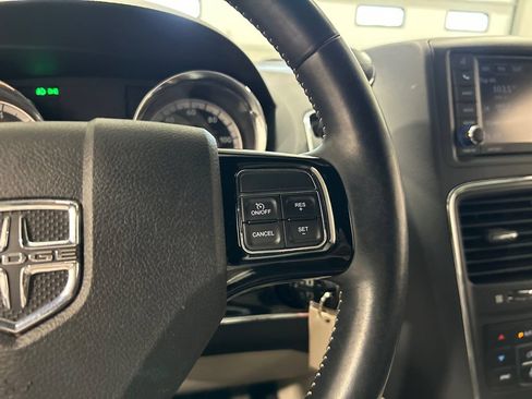 Used 2020 Dodge Grand Caravan SXT w/ Driver Convenience Group FWD image 20