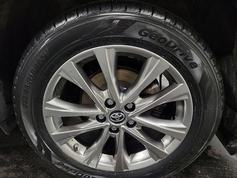 Used 2018 Toyota RAV4 Limited image 10