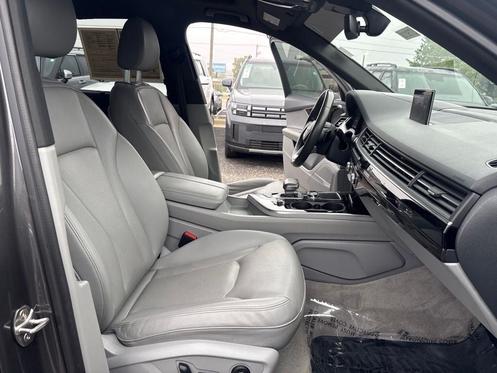 Used 2018 Audi Q7 3.0T Prestige AWD/4WD image 35
