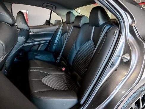 Used 2024 Toyota Camry SE image 19
