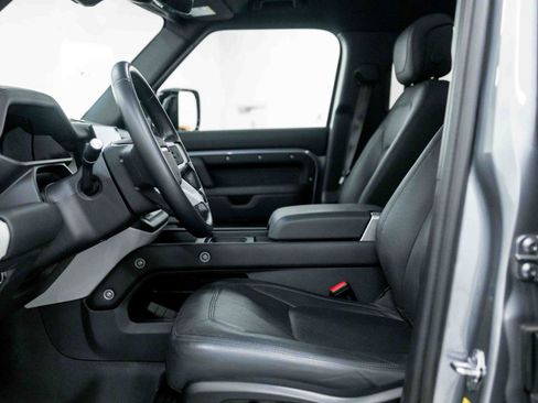 Used 2023 Land Rover Defender 130 SE image 43