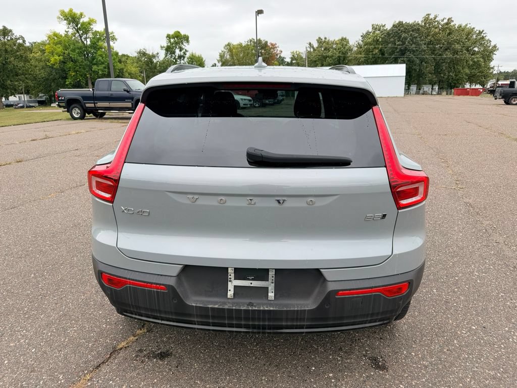 Used 2024 Volvo XC40 B5 Plus AWD/4WD image 3