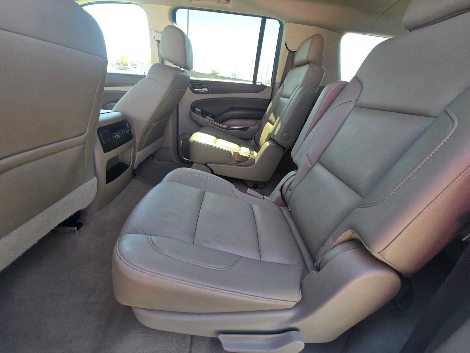 Used 2019 Chevrolet Suburban LT w/ Luxury Package AWD/4WD image 18