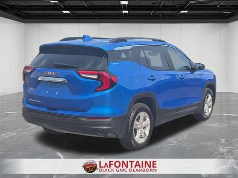 Used 2024 GMC Terrain SLE w/ Driver Convenience Package FWD image 5