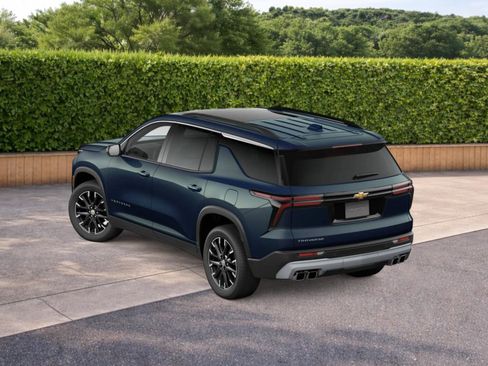 New 2026 Chevrolet Traverse LT w/ Sun and Wheel Package FWD image 2