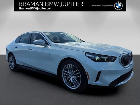 Certified 2025 BMW 530i RWD image 1