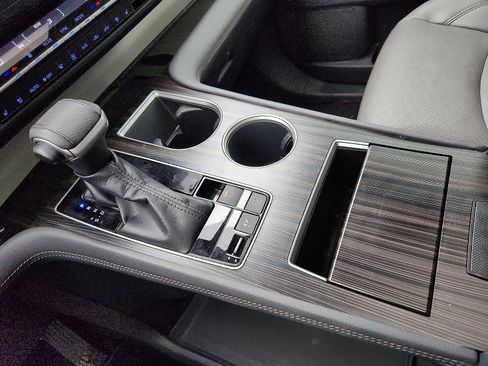 Used 2022 Toyota Sienna Limited image 20