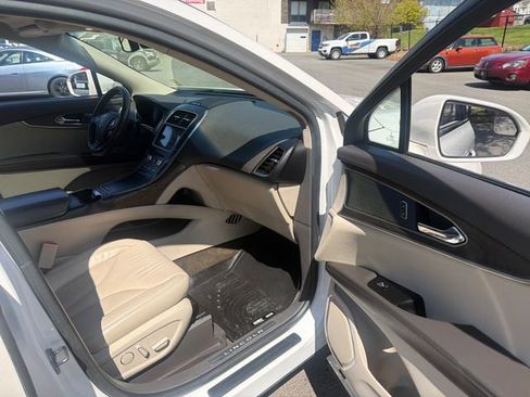 Used 2017 Lincoln MKX Select w/ Lincoln MKX Climate Package AWD/4WD image 12