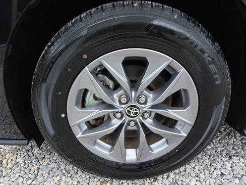 Certified 2025 Toyota Sienna XLE AWD/4WD image 10