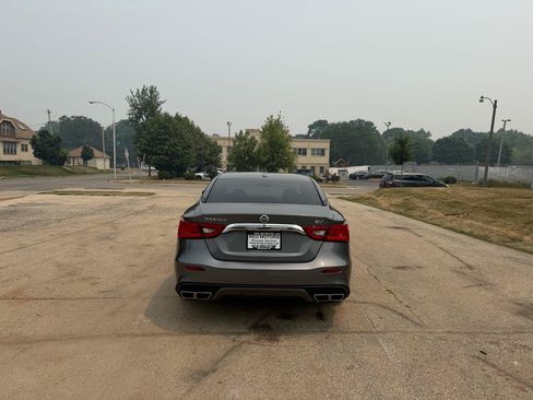 Used 2019 Nissan Maxima 3.5 SV w/ Floor Mat Group FWD image 6