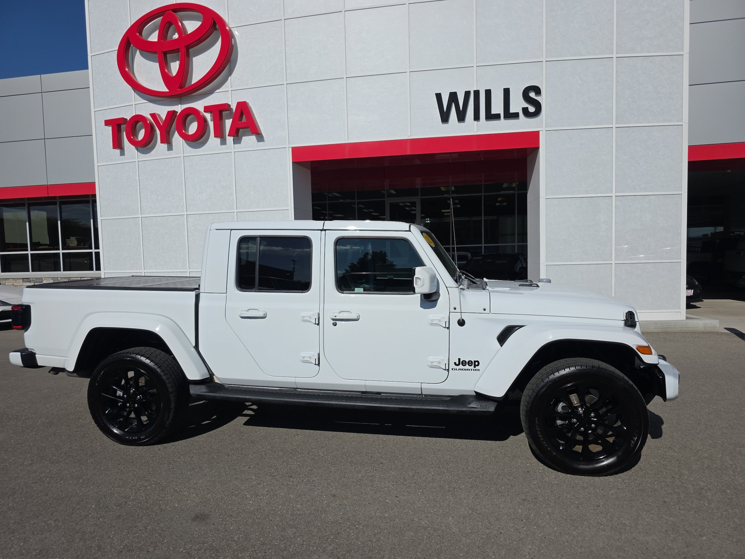 Used 2022 Jeep Gladiator Overland AWD/4WD image 1