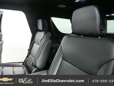 Used 2024 Chevrolet Tahoe Z71 w/ Luxury Package AWD/4WD image 19