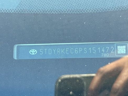 Used 2023 Toyota Sienna XLE image 3