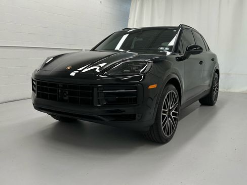 Used 2024 Porsche Cayenne AWD/4WD image 4